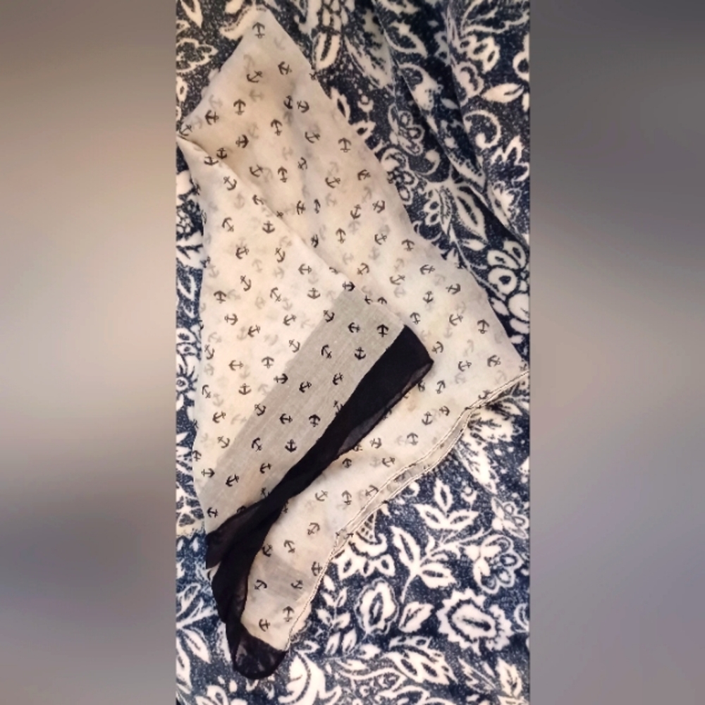 Very pretty Sheer anchor design scarf 6x2.5